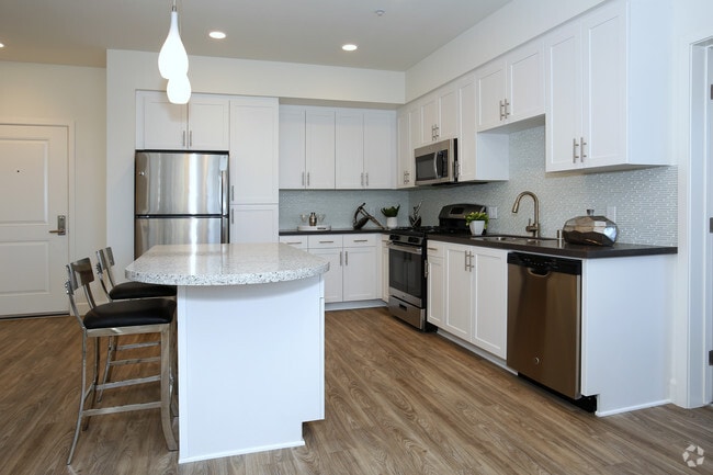 2 BR, 2 BA - B5