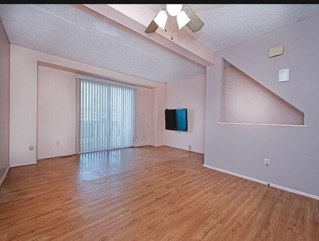 Photo - 1005 Cottonwood Ct