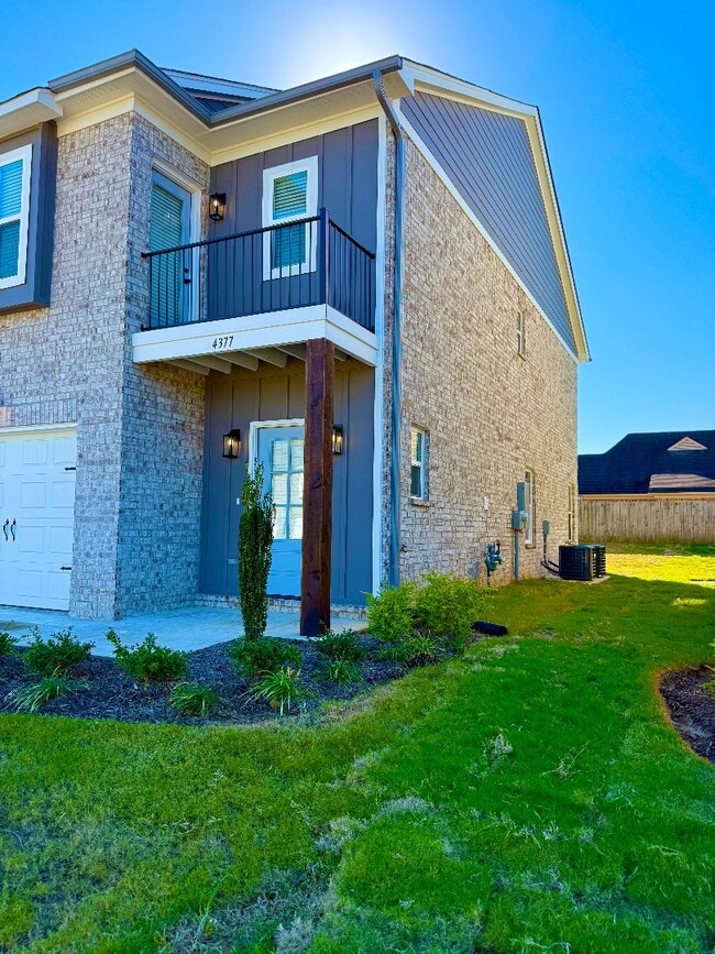 Photo - 4360 Ravenwood Park W