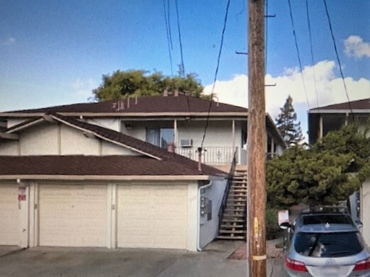 Second floor unit - 3452 Redwood Ct Unit 4