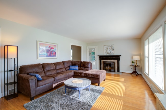 Photo - 8006 Watterson Trail