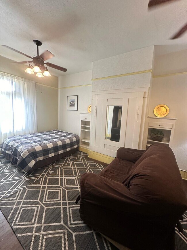 Photo - 517 Sullivan St Unit 3