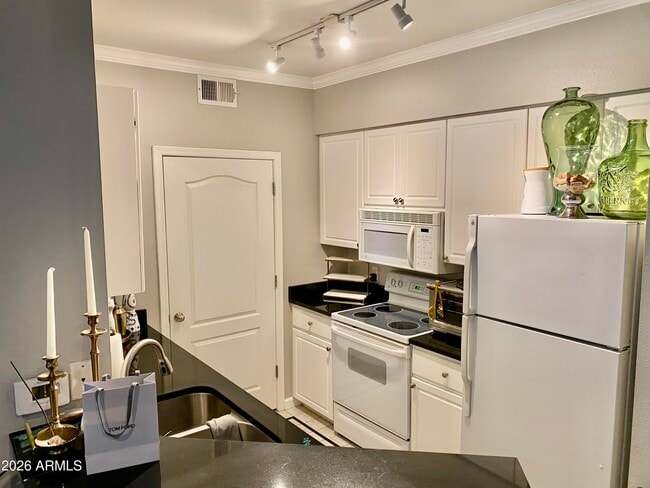 Photo - 1701 E Colter St Unidad 161