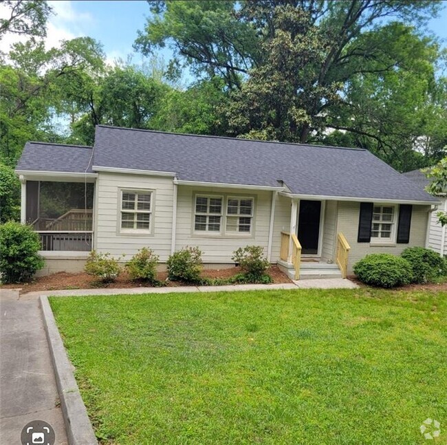 Building Photo - 990 Lindridge Dr NE Rental