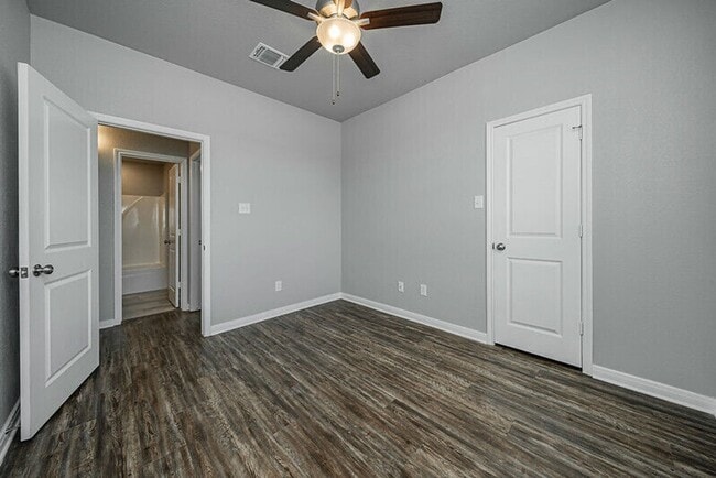 1362 Kingsgate Dr