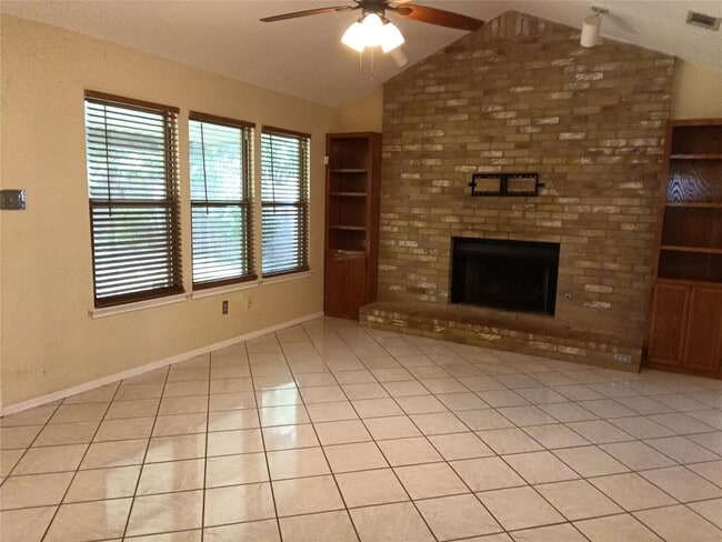 Photo - 514 Maple Run Dr
