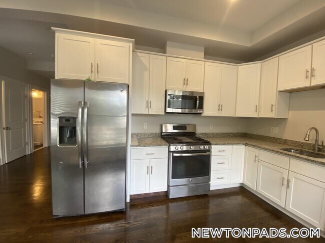 Photo - 2044 Beacon St Unit 2