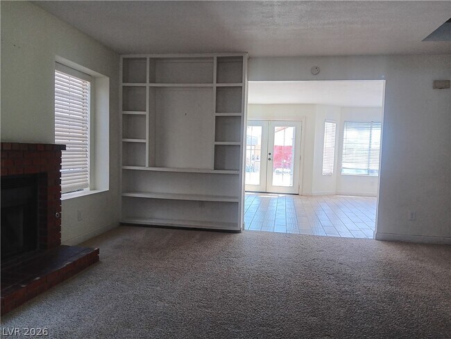 Photo - 121 Logansberry Ln