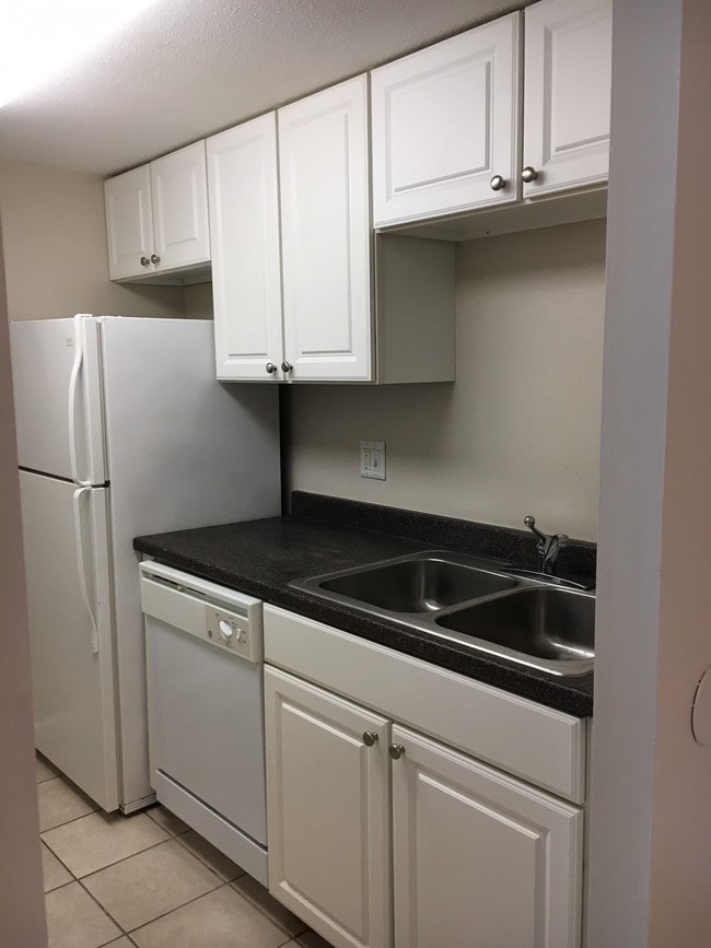 Bainbridge Apartment Homes For Rent in Johnston, RI