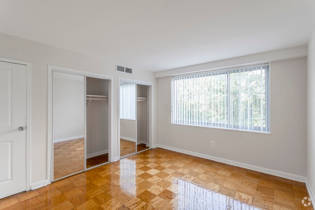 2 BR, 1 BA - 950 SF