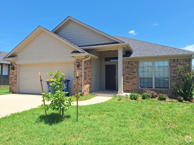 Building Photo - 1207 Martin St Rental