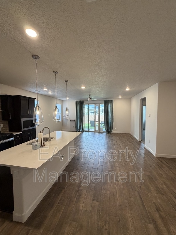 Photo - 6742 Clayton Dr NE