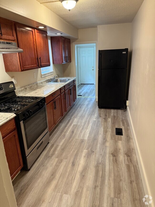 Building Photo - 27 E Chestnut St Rental