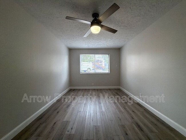 Photo - 1215 E St