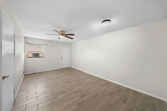 Photo - 322A-322B Louise Ave Unidad 322A Louise Ave