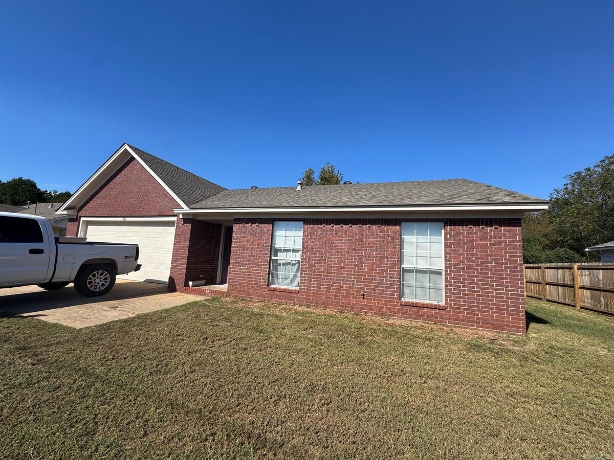 Photo - 366 Hickory Grove St