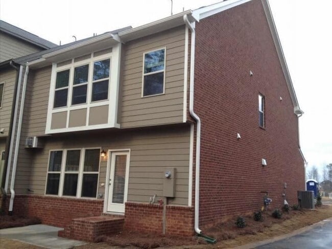 Photo - 2100 Greencrest Cir