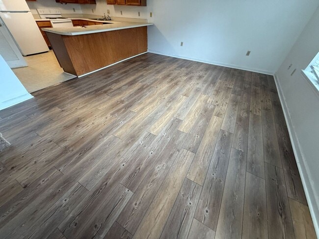 Photo - 858 Patrick Henry Dr