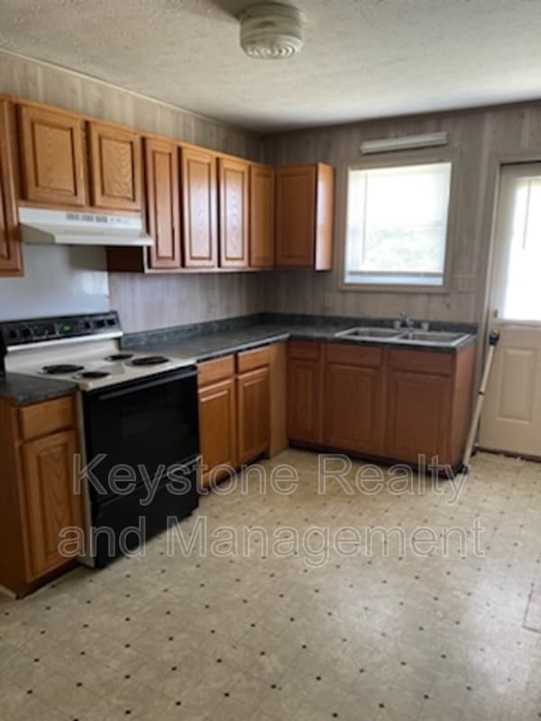 Photo - 410 Lucky Debonair St