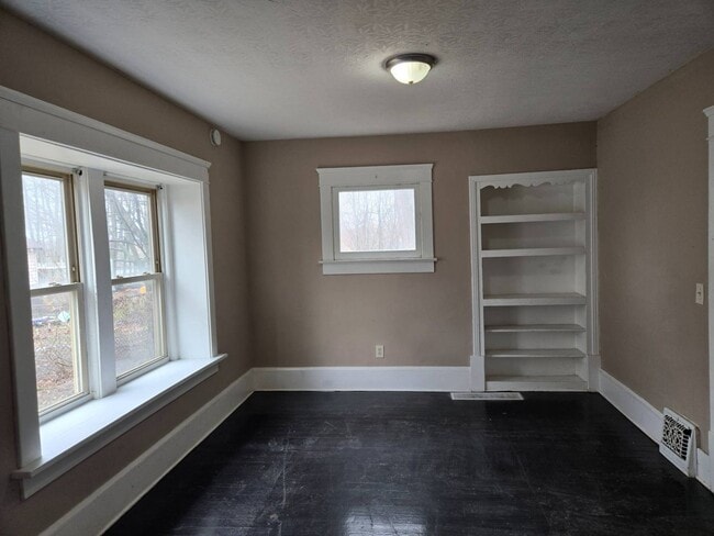 Photo - Charming 4-Bedroom Property in Prime Location