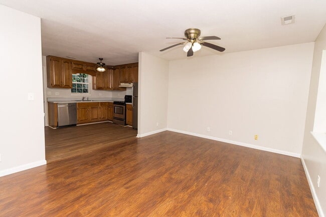 Photo - 333 Withrow Rd