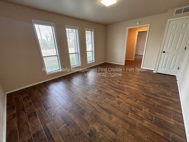 Photo - 9200 Rogers Ave