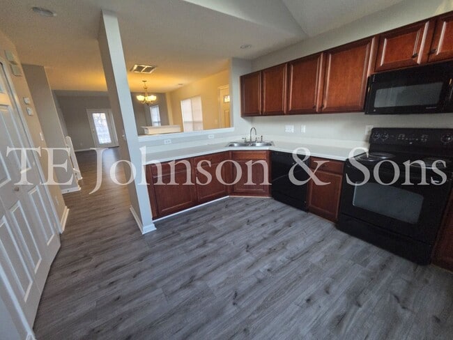 Photo - Spacious 3 Bedroom with Main Level Primary Suite