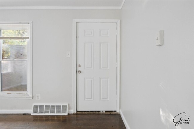 Photo - $1,200 -  3 bedroom Bungalow