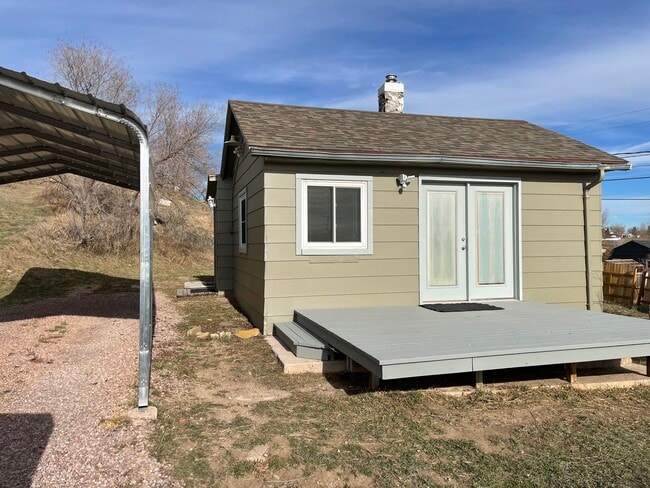 Building Photo - 1614 Custer St