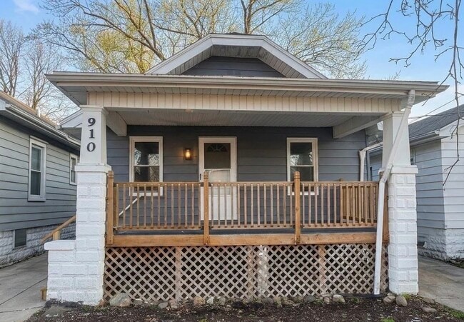 Building Photo - 910 W Virginia Ave