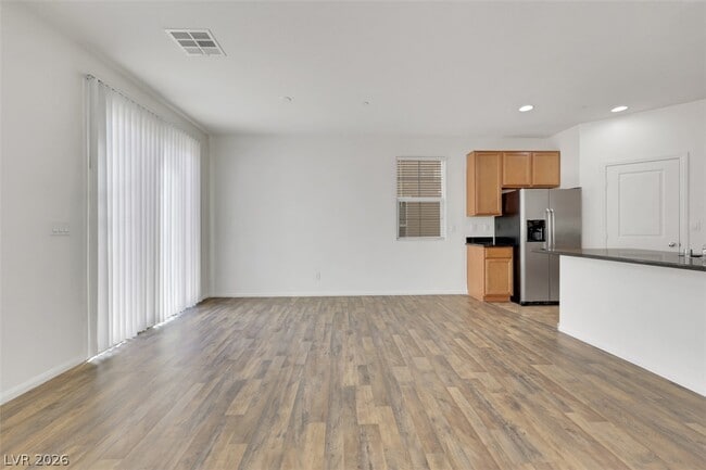 Photo - 935 Spiracle Ave