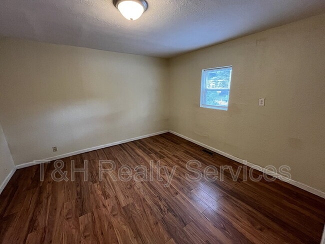 Photo - 1551 W New York St