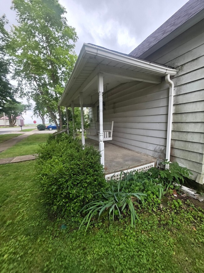 Photo - 809 Don Ryan St