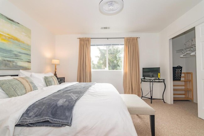 Photo - 2030 Brookhurst St