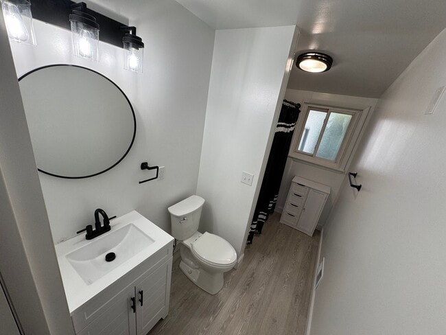 Photo - Three Bedroom / 1.5 Bathroom House AVAILABLE October