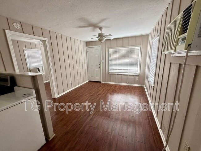 Photo - 5687 Akra Ave
