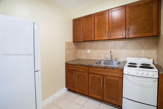 Photo - 1225 SW 7th St Unit 4