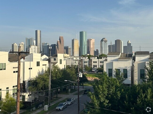 Building Photo - 1702 Alamo St Rental
