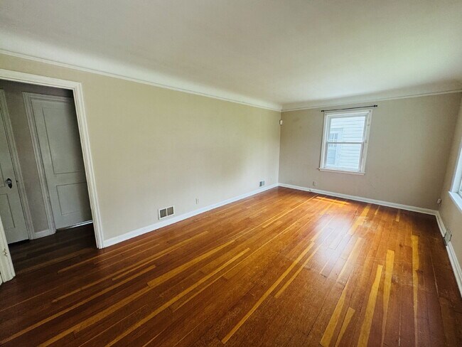 Photo - Charming 4-Bed Home with Gleaming Hardwood Floors, fully fenced backyard - 1500 Sq Ft in Minneapo...