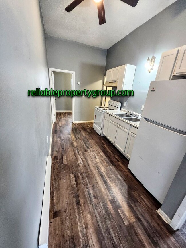 Photo - 1926 W 11th St Unit Apt A