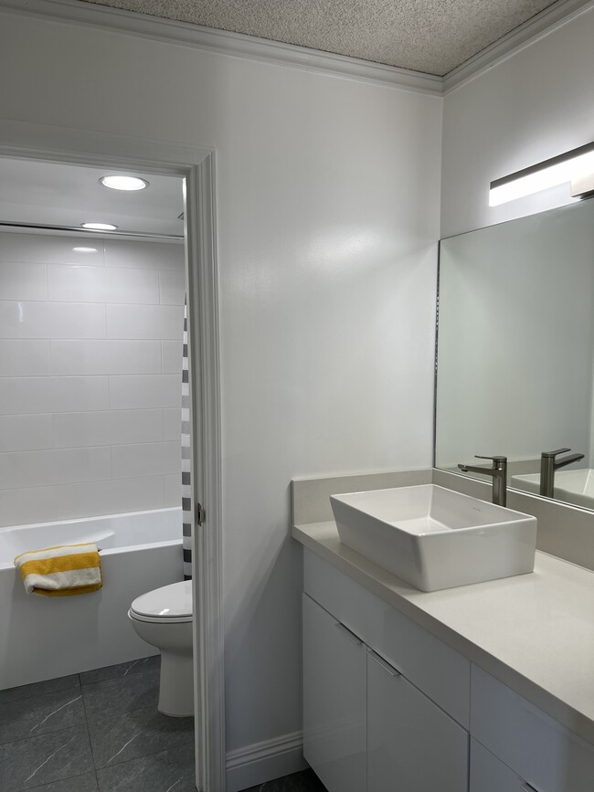 Photo - 2240 Kuhio Ave