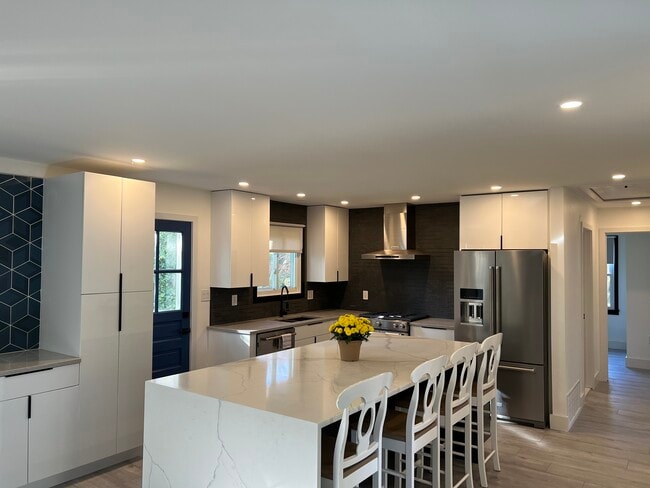 Building Photo - 1260 Dogwood Rd Unit Upper