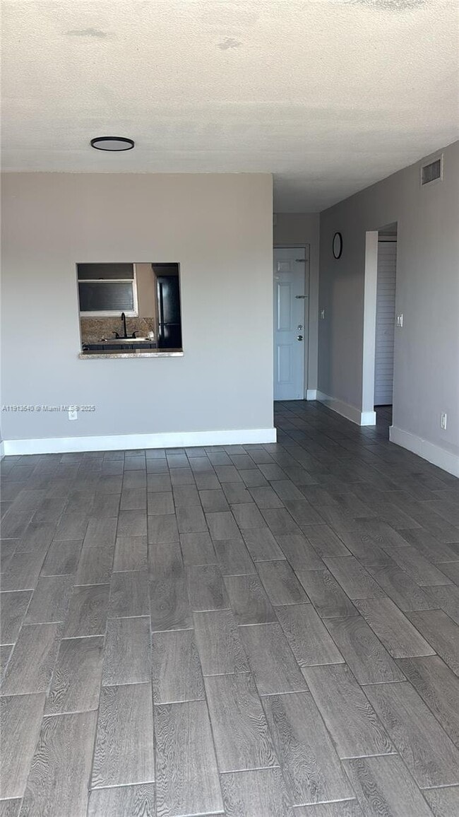 Photo - 13725 NE 6th Ave Unidad 407