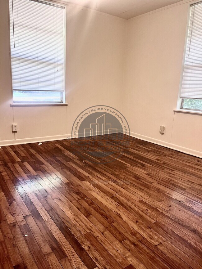 Photo - 2022 Hollywood Dr