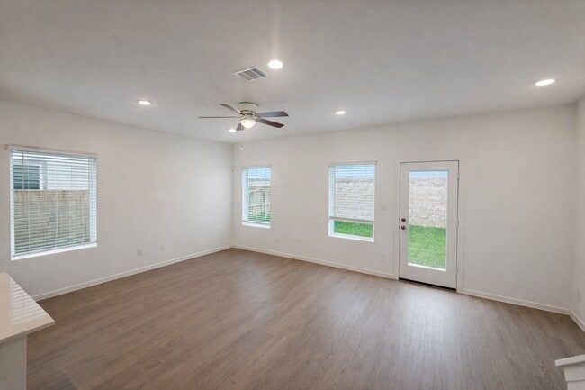 Photo - 2211 Salinas Dr