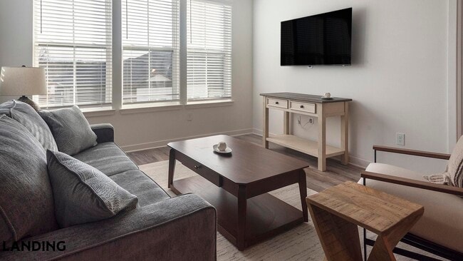 Photo - 4670 Merchants Park Cir Unidad 01-409