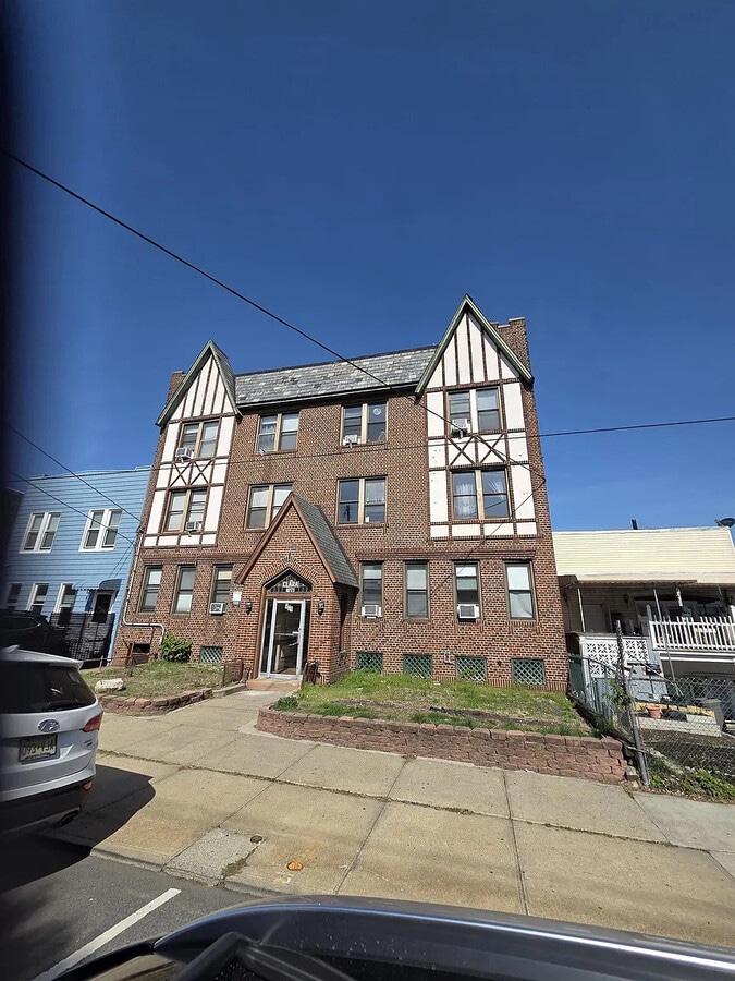 Outer - 901 Grand Ave Apartment