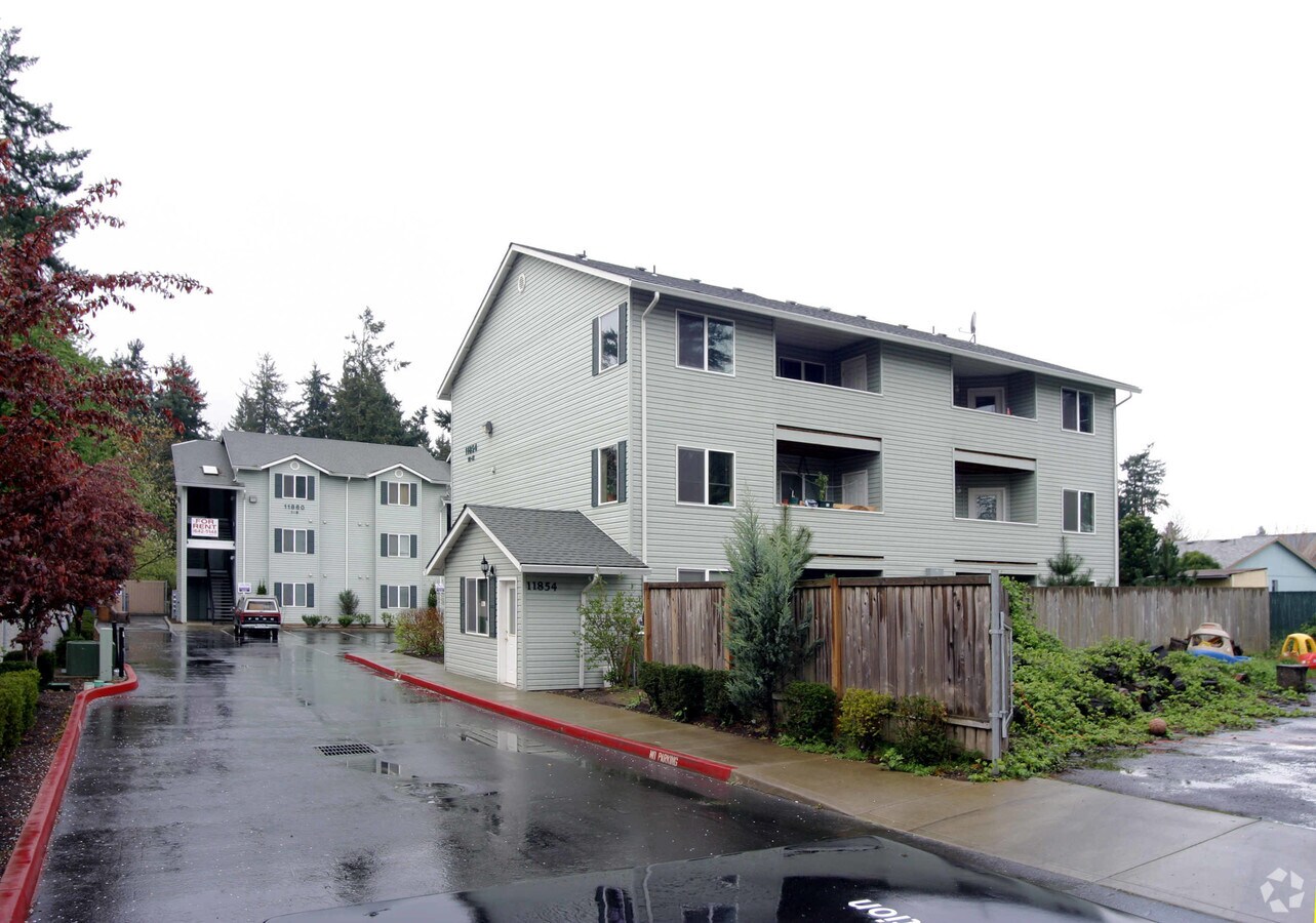 Trails End - Trails End Apartments