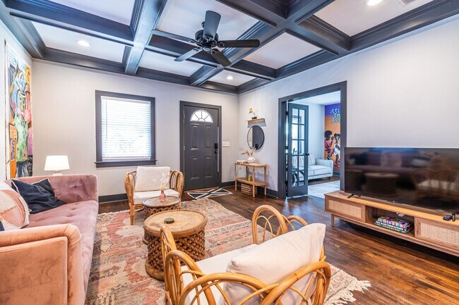 Photo - 988 Mayson Turner Rd NW