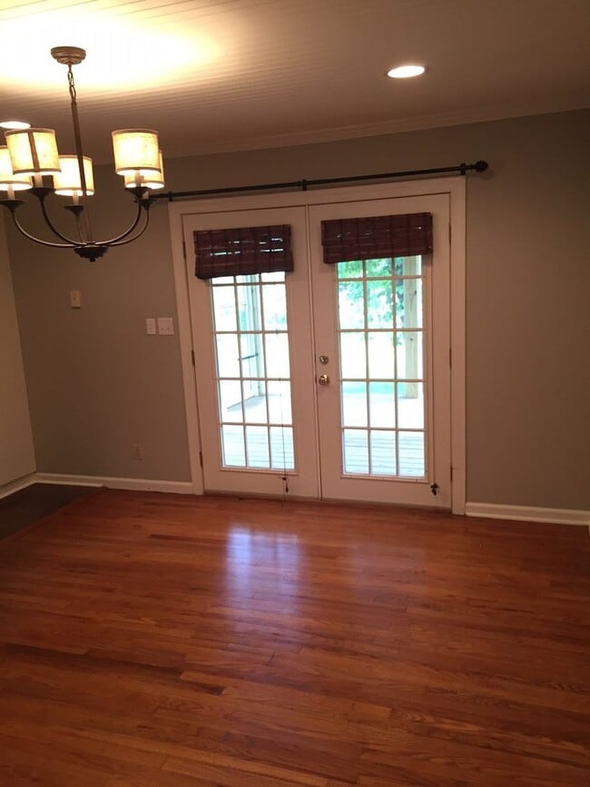 Photo - 1218 W White Oak Dr